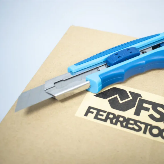 CÚTER ENGOMADO CON CARGADOR 18MM - Imagen 6